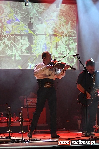 Zdjęcie w galerii na portalu naszraciborz.pl: Zakopower na finał lata przy pełnej sali RCK wiadomości z regionu