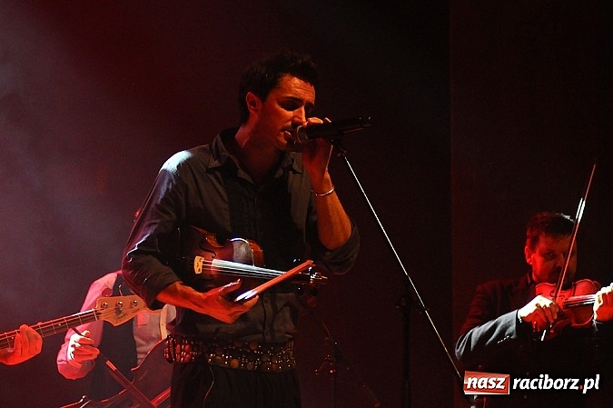 Zdjęcie w galerii na portalu naszraciborz.pl: Zakopower na finał lata przy pełnej sali RCK wiadomości z regionu