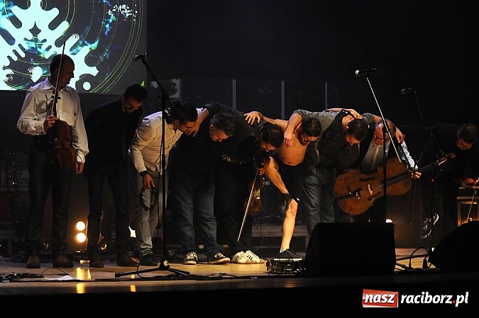 Zdjęcie w galerii na portalu naszraciborz.pl: Zakopower na finał lata przy pełnej sali RCK wiadomości z regionu