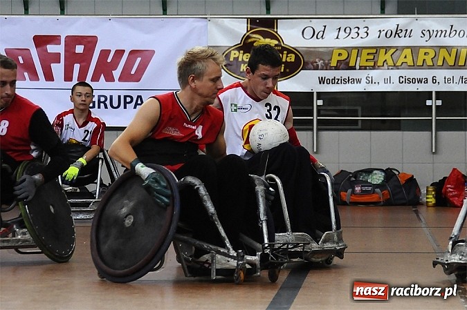 Zdjęcie w galerii na portalu naszraciborz.pl: Rugbyści na wózkach walczą w Rafako Arena wiadomości z regionu