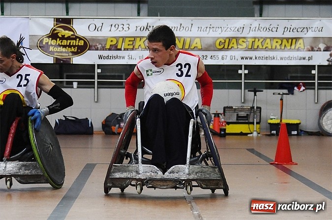 Zdjęcie w galerii na portalu naszraciborz.pl: Rugbyści na wózkach walczą w Rafako Arena wiadomości z regionu