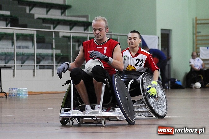 Zdjęcie w galerii na portalu naszraciborz.pl: Rugbyści na wózkach walczą w Rafako Arena wiadomości z regionu
