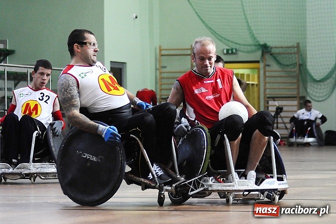 Zdjęcie w galerii na portalu naszraciborz.pl: Rugbyści na wózkach walczą w Rafako Arena wiadomości z regionu