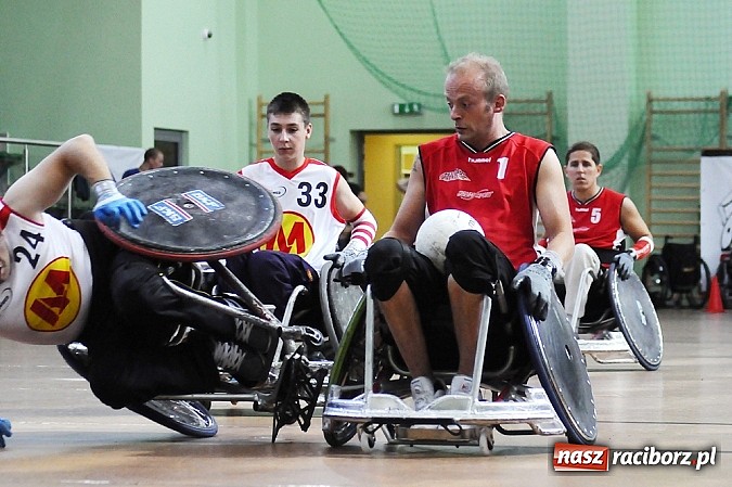 Zdjęcie w galerii na portalu naszraciborz.pl: Rugbyści na wózkach walczą w Rafako Arena wiadomości z regionu