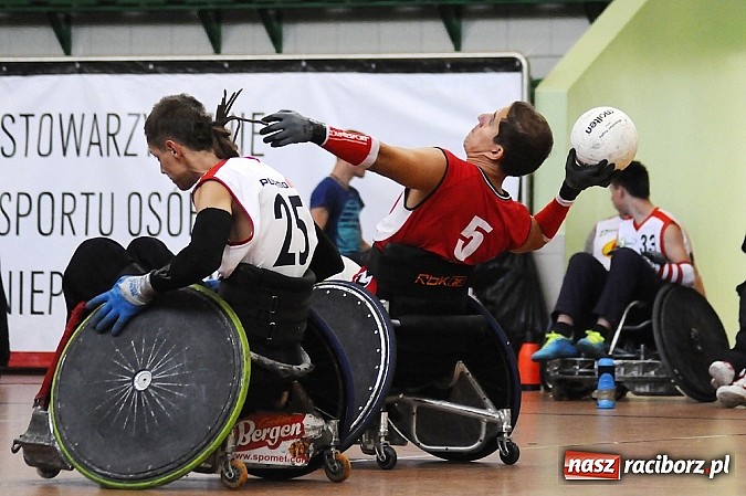 Zdjęcie w galerii na portalu naszraciborz.pl: Rugbyści na wózkach walczą w Rafako Arena wiadomości z regionu