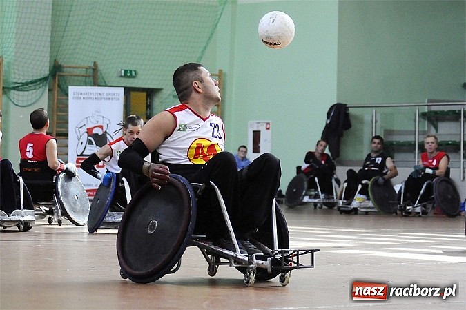 Zdjęcie w galerii na portalu naszraciborz.pl: Rugbyści na wózkach walczą w Rafako Arena wiadomości z regionu