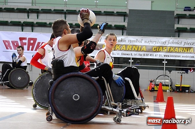 Zdjęcie w galerii na portalu naszraciborz.pl: Rugbyści na wózkach walczą w Rafako Arena wiadomości z regionu