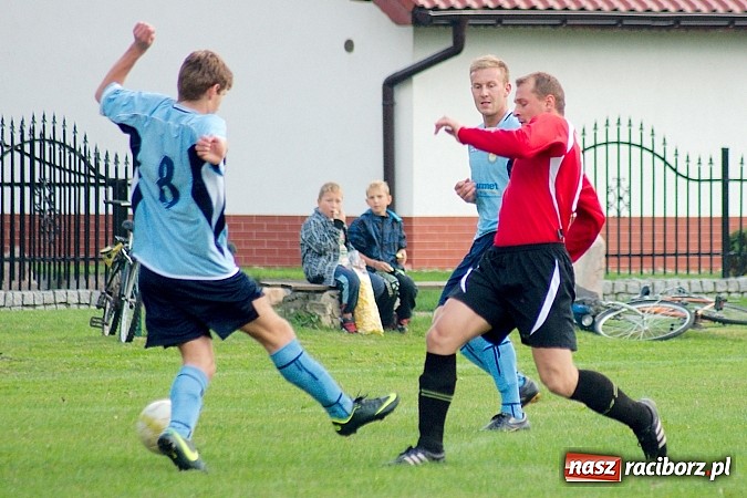 Zdjęcie w galerii na portalu naszraciborz.pl: Brzezie uratowało punkt w Siedliskach wiadomości z regionu