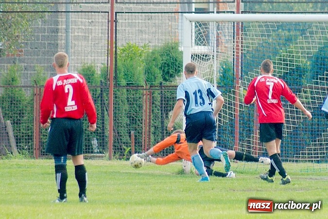 Zdjęcie w galerii na portalu naszraciborz.pl: Brzezie uratowało punkt w Siedliskach wiadomości z regionu