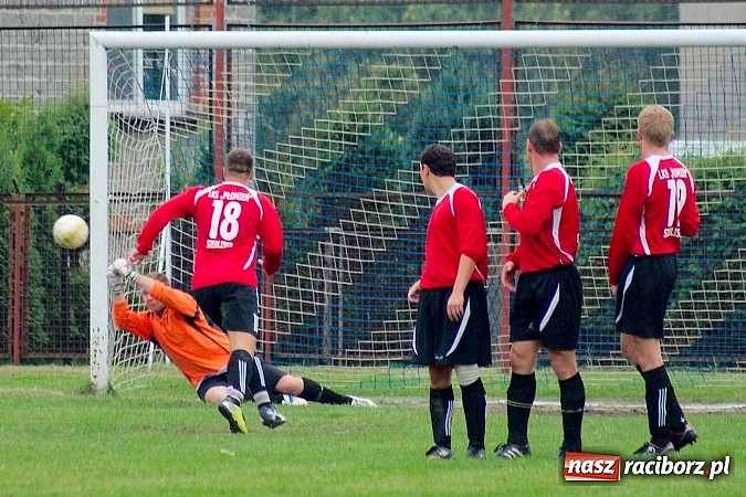 Zdjęcie w galerii na portalu naszraciborz.pl: Brzezie uratowało punkt w Siedliskach wiadomości z regionu