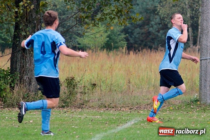 Zdjęcie w galerii na portalu naszraciborz.pl: Brzezie uratowało punkt w Siedliskach wiadomości z regionu