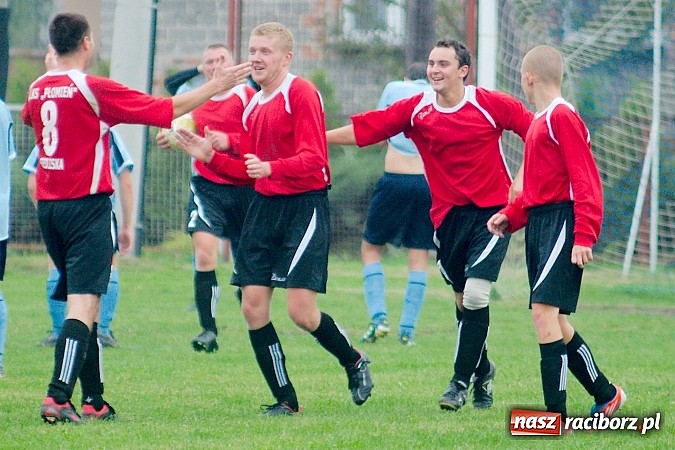 Zdjęcie w galerii na portalu naszraciborz.pl: Brzezie uratowało punkt w Siedliskach wiadomości z regionu