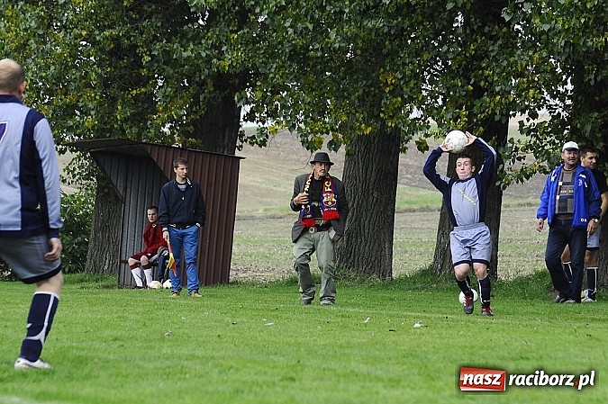Zdjęcie w galerii na portalu naszraciborz.pl: Zwycięstwo Pietraszyna. Pierwsze od 28 kolejek wiadomości z regionu