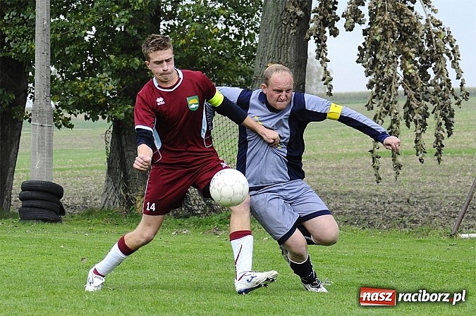 Zdjęcie w galerii na portalu naszraciborz.pl: Zwycięstwo Pietraszyna. Pierwsze od 28 kolejek wiadomości z regionu