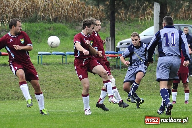 Zdjęcie w galerii na portalu naszraciborz.pl: Zwycięstwo Pietraszyna. Pierwsze od 28 kolejek wiadomości z regionu