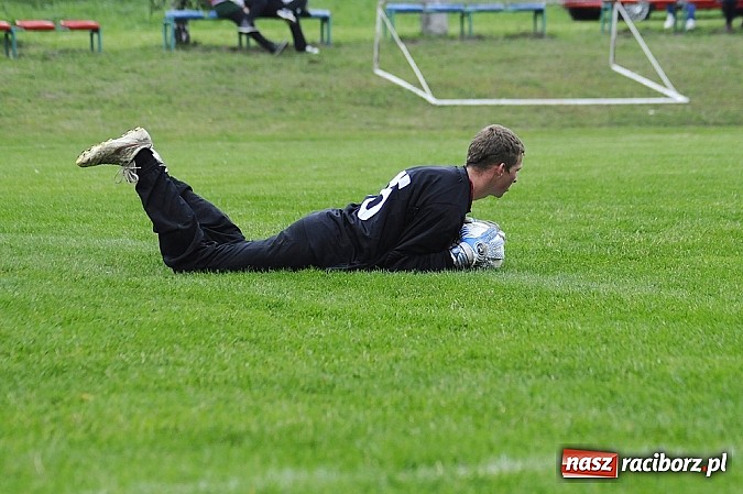 Zdjęcie w galerii na portalu naszraciborz.pl: Zwycięstwo Pietraszyna. Pierwsze od 28 kolejek wiadomości z regionu