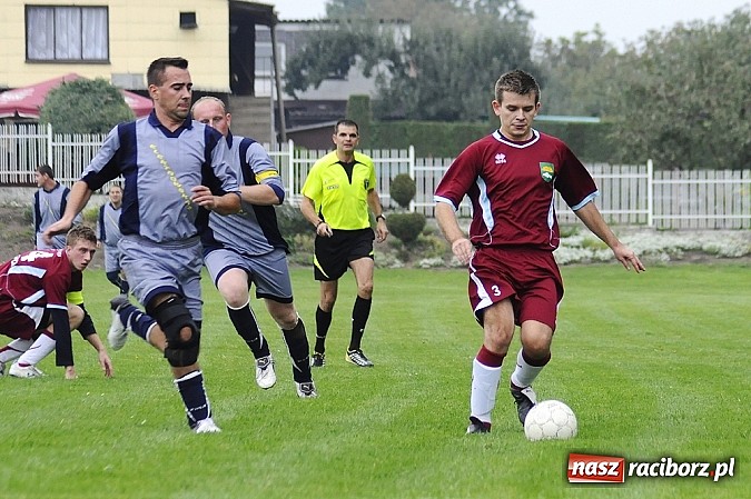 Zdjęcie w galerii na portalu naszraciborz.pl: Zwycięstwo Pietraszyna. Pierwsze od 28 kolejek wiadomości z regionu