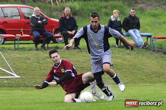 Zdjęcie w galerii na portalu naszraciborz.pl: Zwycięstwo Pietraszyna. Pierwsze od 28 kolejek wiadomości z regionu