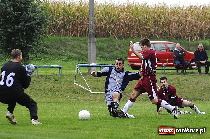 Zdjęcie w galerii na portalu naszraciborz.pl: Zwycięstwo Pietraszyna. Pierwsze od 28 kolejek wiadomości z regionu