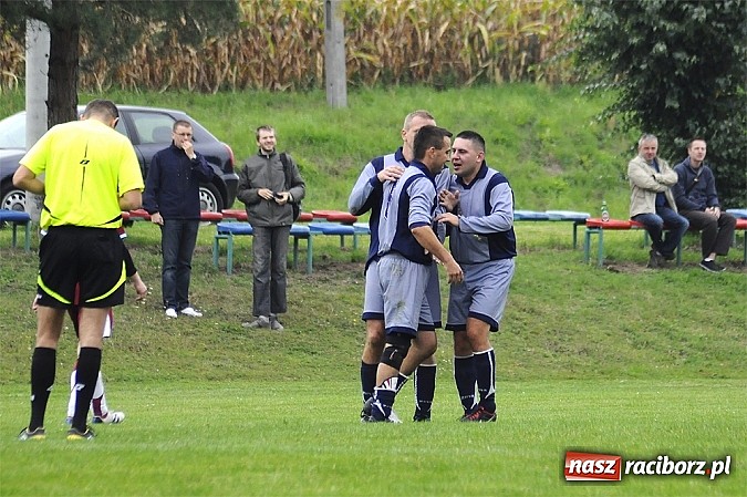 Zdjęcie w galerii na portalu naszraciborz.pl: Zwycięstwo Pietraszyna. Pierwsze od 28 kolejek wiadomości z regionu