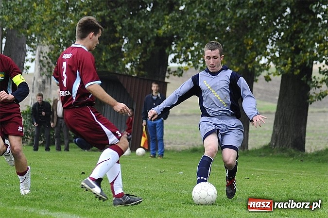 Zdjęcie w galerii na portalu naszraciborz.pl: Zwycięstwo Pietraszyna. Pierwsze od 28 kolejek wiadomości z regionu