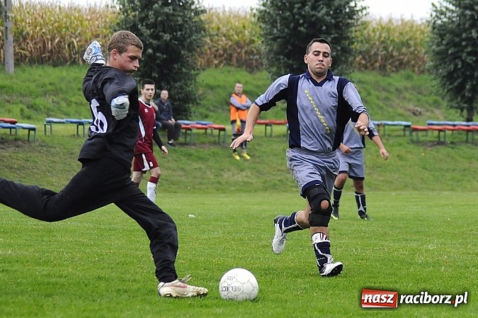 Zdjęcie w galerii na portalu naszraciborz.pl: Zwycięstwo Pietraszyna. Pierwsze od 28 kolejek wiadomości z regionu