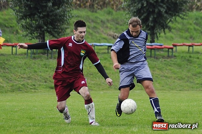 Zdjęcie w galerii na portalu naszraciborz.pl: Zwycięstwo Pietraszyna. Pierwsze od 28 kolejek wiadomości z regionu