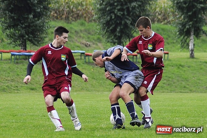 Zdjęcie w galerii na portalu naszraciborz.pl: Zwycięstwo Pietraszyna. Pierwsze od 28 kolejek wiadomości z regionu