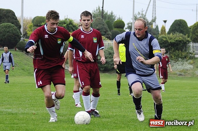 Zdjęcie w galerii na portalu naszraciborz.pl: Zwycięstwo Pietraszyna. Pierwsze od 28 kolejek wiadomości z regionu