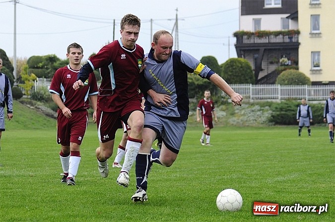 Zdjęcie w galerii na portalu naszraciborz.pl: Zwycięstwo Pietraszyna. Pierwsze od 28 kolejek wiadomości z regionu