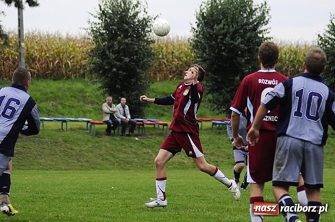 Zdjęcie w galerii na portalu naszraciborz.pl: Zwycięstwo Pietraszyna. Pierwsze od 28 kolejek wiadomości z regionu