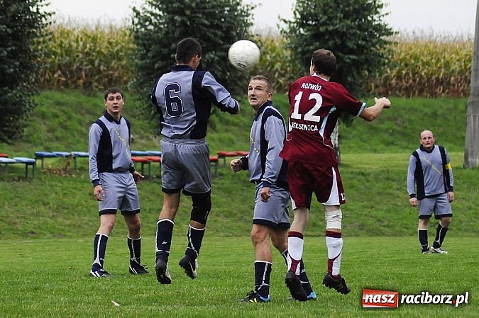 Zdjęcie w galerii na portalu naszraciborz.pl: Zwycięstwo Pietraszyna. Pierwsze od 28 kolejek wiadomości z regionu