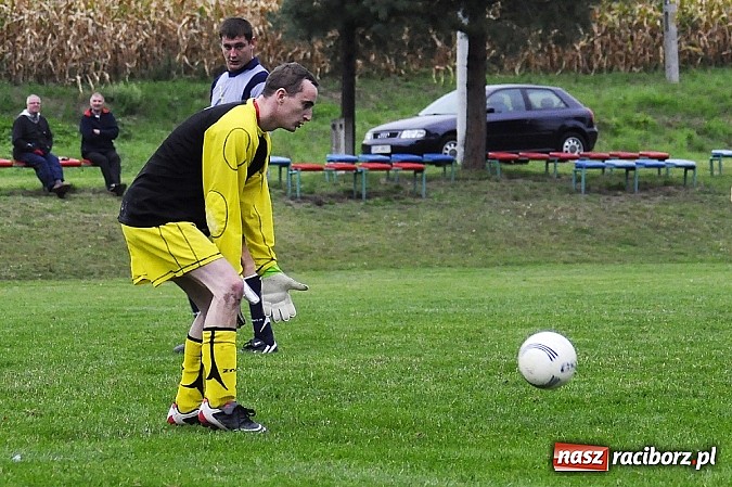Zdjęcie w galerii na portalu naszraciborz.pl: Zwycięstwo Pietraszyna. Pierwsze od 28 kolejek wiadomości z regionu