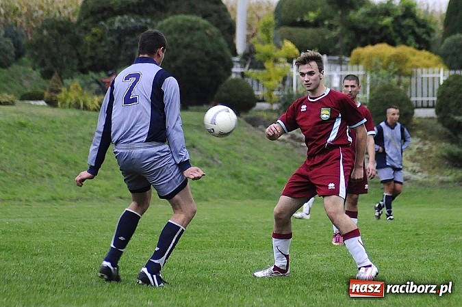 Zdjęcie w galerii na portalu naszraciborz.pl: Zwycięstwo Pietraszyna. Pierwsze od 28 kolejek wiadomości z regionu