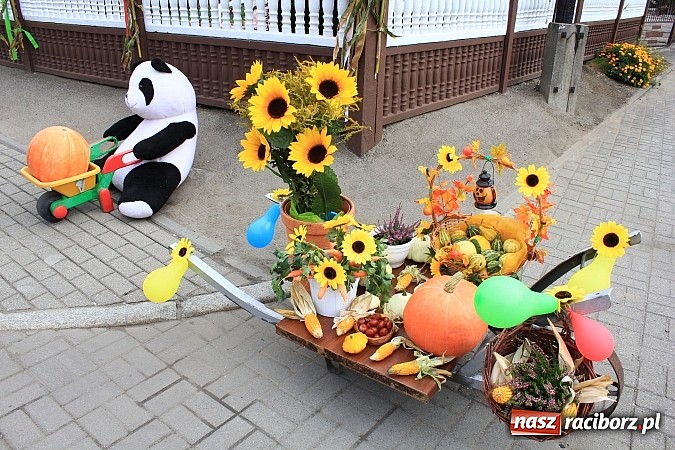 Zdjęcie w galerii na portalu naszraciborz.pl: Dożynki miejskie z barwnym korowodem, mażoretkami i górniczą orkiestrą wiadomości z regionu