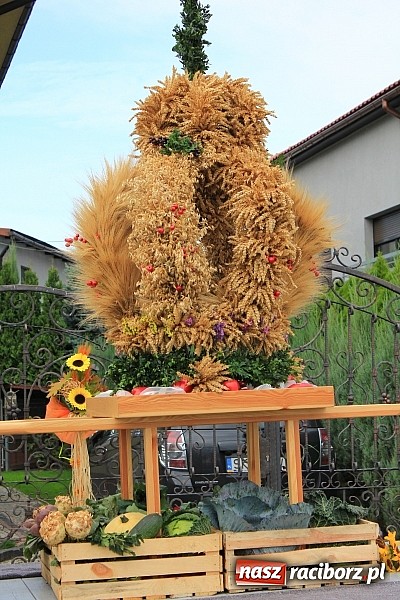 Zdjęcie w galerii na portalu naszraciborz.pl: Dożynki miejskie z barwnym korowodem, mażoretkami i górniczą orkiestrą wiadomości z regionu