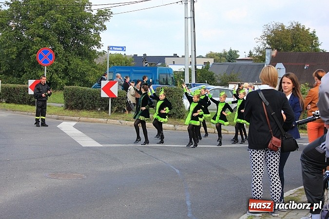 Zdjęcie w galerii na portalu naszraciborz.pl: Dożynki miejskie z barwnym korowodem, mażoretkami i górniczą orkiestrą wiadomości z regionu