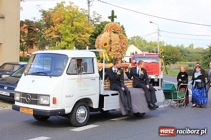 Zdjęcie w galerii na portalu naszraciborz.pl: Dożynki miejskie z barwnym korowodem, mażoretkami i górniczą orkiestrą wiadomości z regionu