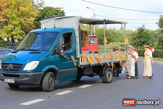Zdjęcie w galerii na portalu naszraciborz.pl: Dożynki miejskie z barwnym korowodem, mażoretkami i górniczą orkiestrą wiadomości z regionu