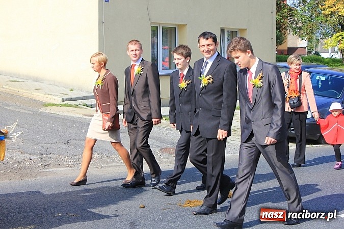 Zdjęcie w galerii na portalu naszraciborz.pl: Dożynki miejskie z barwnym korowodem, mażoretkami i górniczą orkiestrą wiadomości z regionu