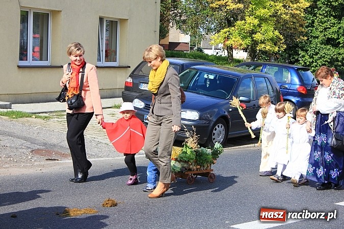 Zdjęcie w galerii na portalu naszraciborz.pl: Dożynki miejskie z barwnym korowodem, mażoretkami i górniczą orkiestrą wiadomości z regionu