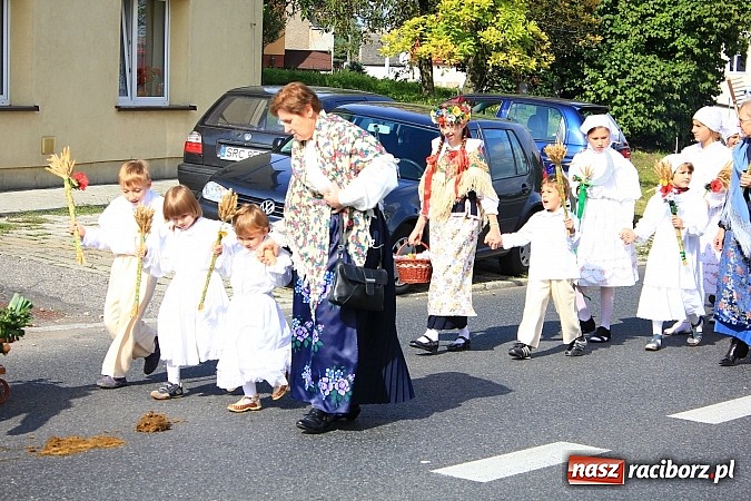 Zdjęcie w galerii na portalu naszraciborz.pl: Dożynki miejskie z barwnym korowodem, mażoretkami i górniczą orkiestrą wiadomości z regionu