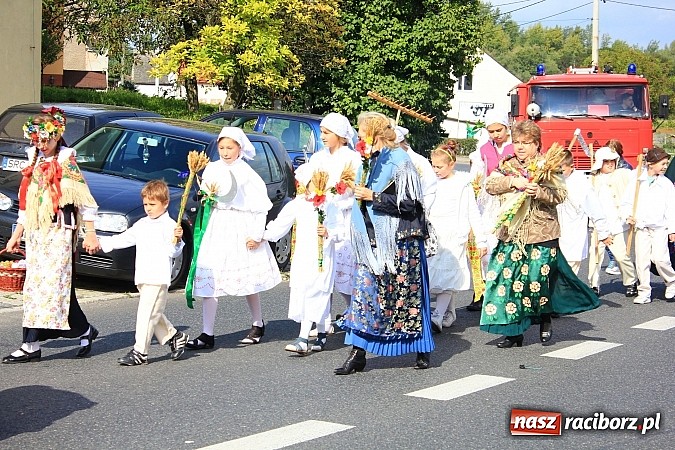 Zdjęcie w galerii na portalu naszraciborz.pl: Dożynki miejskie z barwnym korowodem, mażoretkami i górniczą orkiestrą wiadomości z regionu
