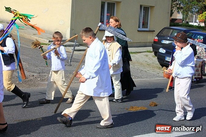 Zdjęcie w galerii na portalu naszraciborz.pl: Dożynki miejskie z barwnym korowodem, mażoretkami i górniczą orkiestrą wiadomości z regionu