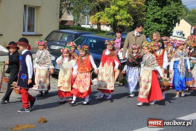 Zdjęcie w galerii na portalu naszraciborz.pl: Dożynki miejskie z barwnym korowodem, mażoretkami i górniczą orkiestrą wiadomości z regionu