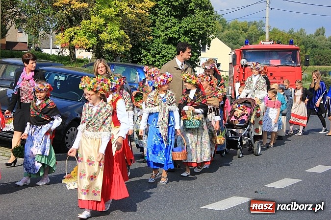 Zdjęcie w galerii na portalu naszraciborz.pl: Dożynki miejskie z barwnym korowodem, mażoretkami i górniczą orkiestrą wiadomości z regionu