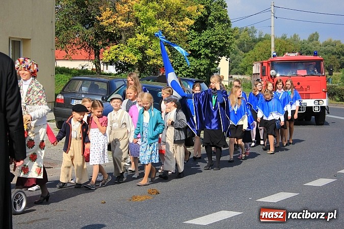 Zdjęcie w galerii na portalu naszraciborz.pl: Dożynki miejskie z barwnym korowodem, mażoretkami i górniczą orkiestrą wiadomości z regionu