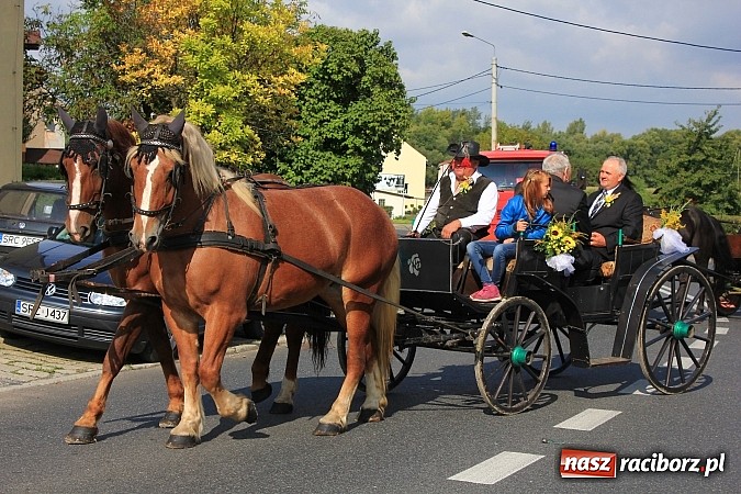 Zdjęcie w galerii na portalu naszraciborz.pl: Dożynki miejskie z barwnym korowodem, mażoretkami i górniczą orkiestrą wiadomości z regionu