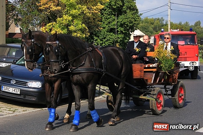 Zdjęcie w galerii na portalu naszraciborz.pl: Dożynki miejskie z barwnym korowodem, mażoretkami i górniczą orkiestrą wiadomości z regionu