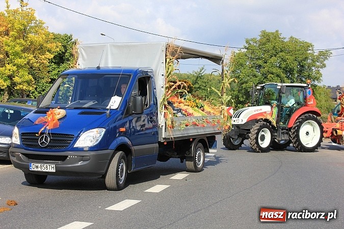 Zdjęcie w galerii na portalu naszraciborz.pl: Dożynki miejskie z barwnym korowodem, mażoretkami i górniczą orkiestrą wiadomości z regionu
